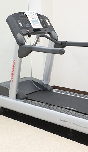 理学療法士による運動療法・最新のリハビリ器械も導入