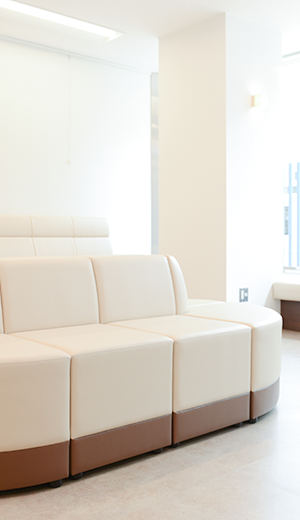 バリアフリーのクリニック・快適な待合室